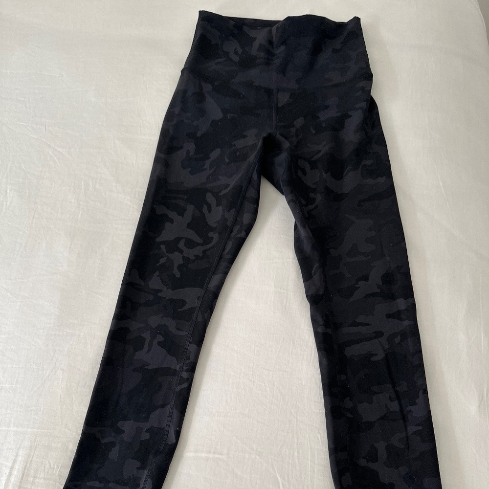 Lululemon cropped black camo leggings